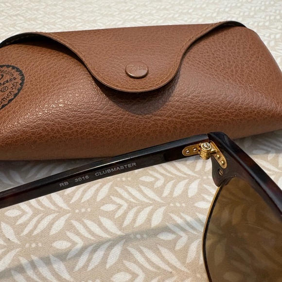 Ray-Ban Tortoise and Gold Sunglasses with Brown Case - Picture 4 of 4